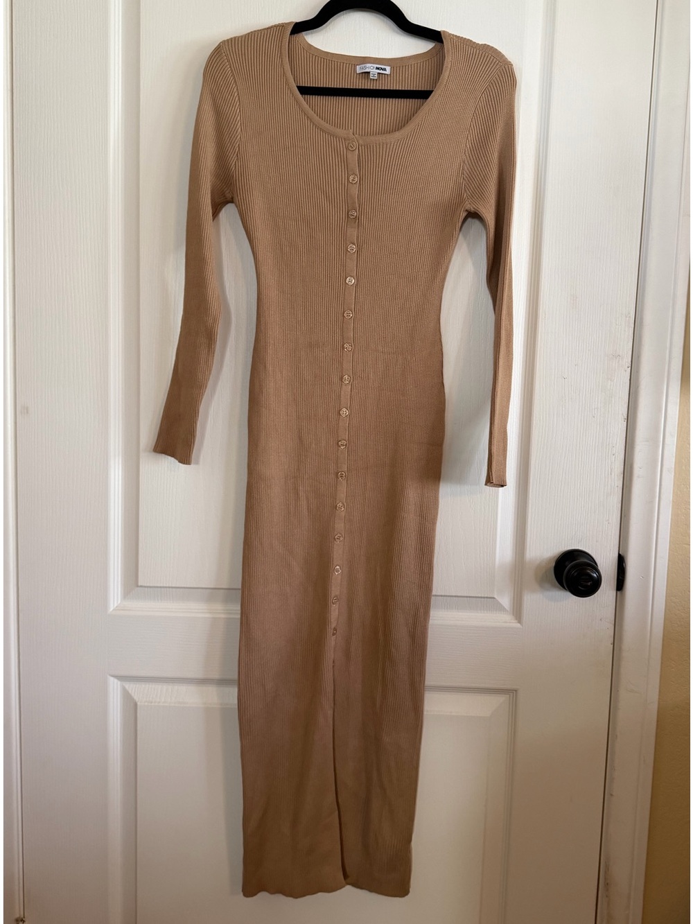 Fashion Nova Form Fitting Button Down Dress Sz M (call out small hole see pic)